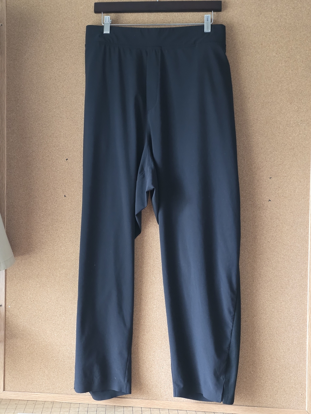 Athleta Brooklyn Ankle Pant Black Size 26  Front Pockets + Back Zip Pockets